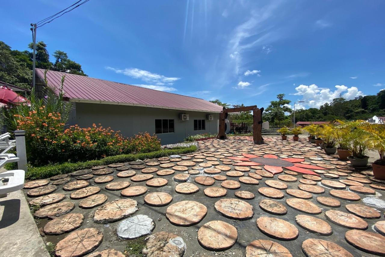 Spot On 90279 Kinomulok Garden Hotel Ranau Eksteriør billede